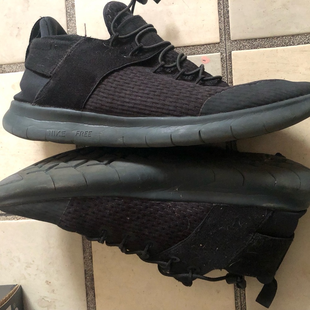 Nike Men's Black Athletic Shoes